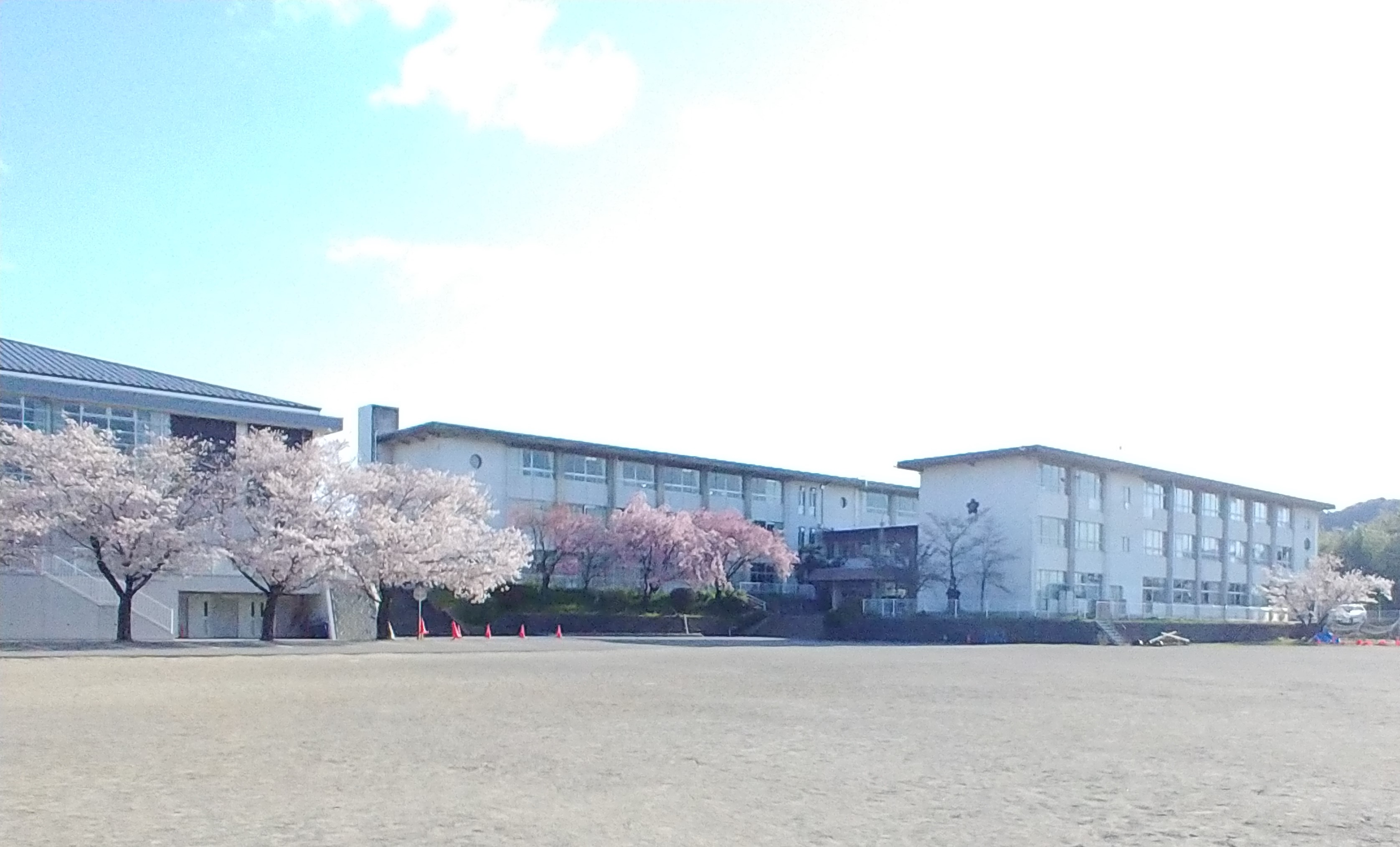 学校の写真　480*360