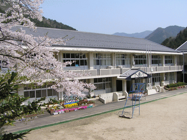 学校の写真　480*360